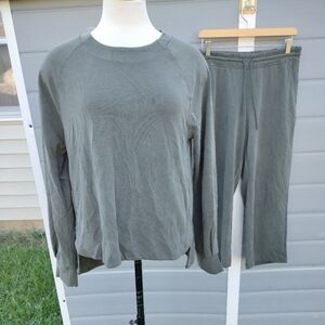 Athleta Women Seasoft Crewneck Sweatshirt and Pants Set Green M